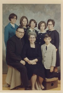 https://beechroots.com/media/17/gutshall-family-portrait-for-church-directory Gutshall family portrait